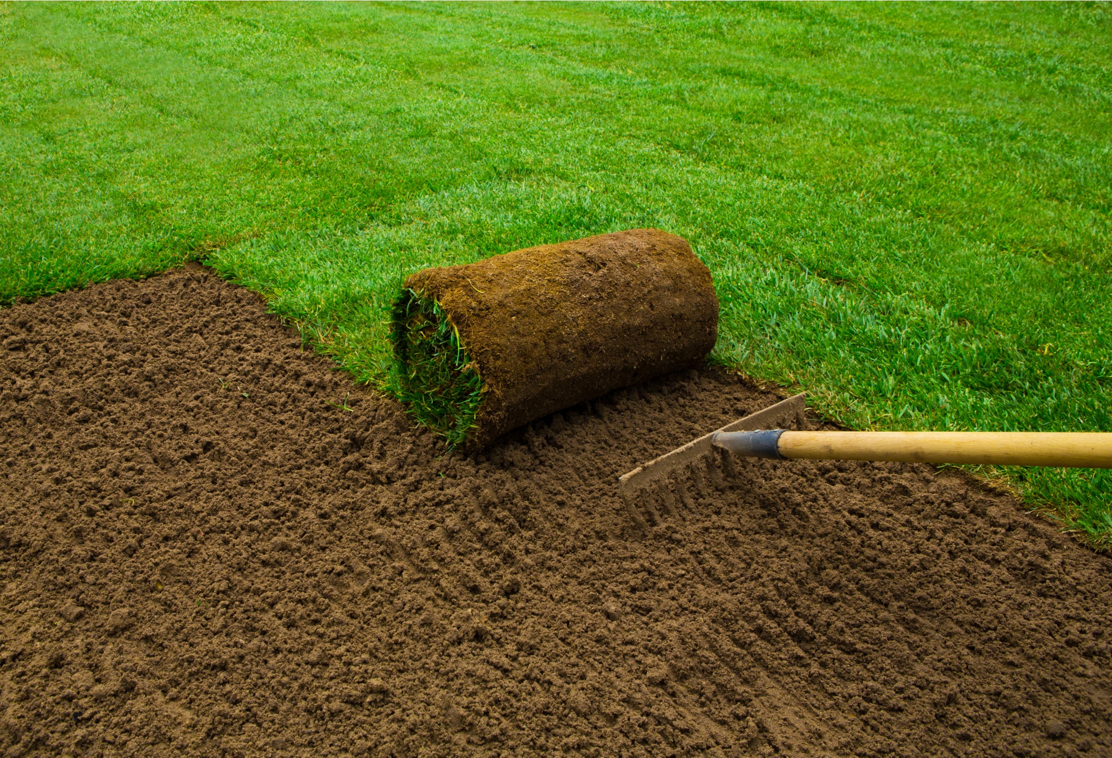 How to Prepare Topsoil for Laying Turf