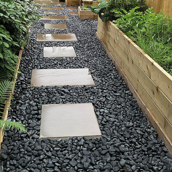 Ebony Pebbles 15-30mm Garden Design