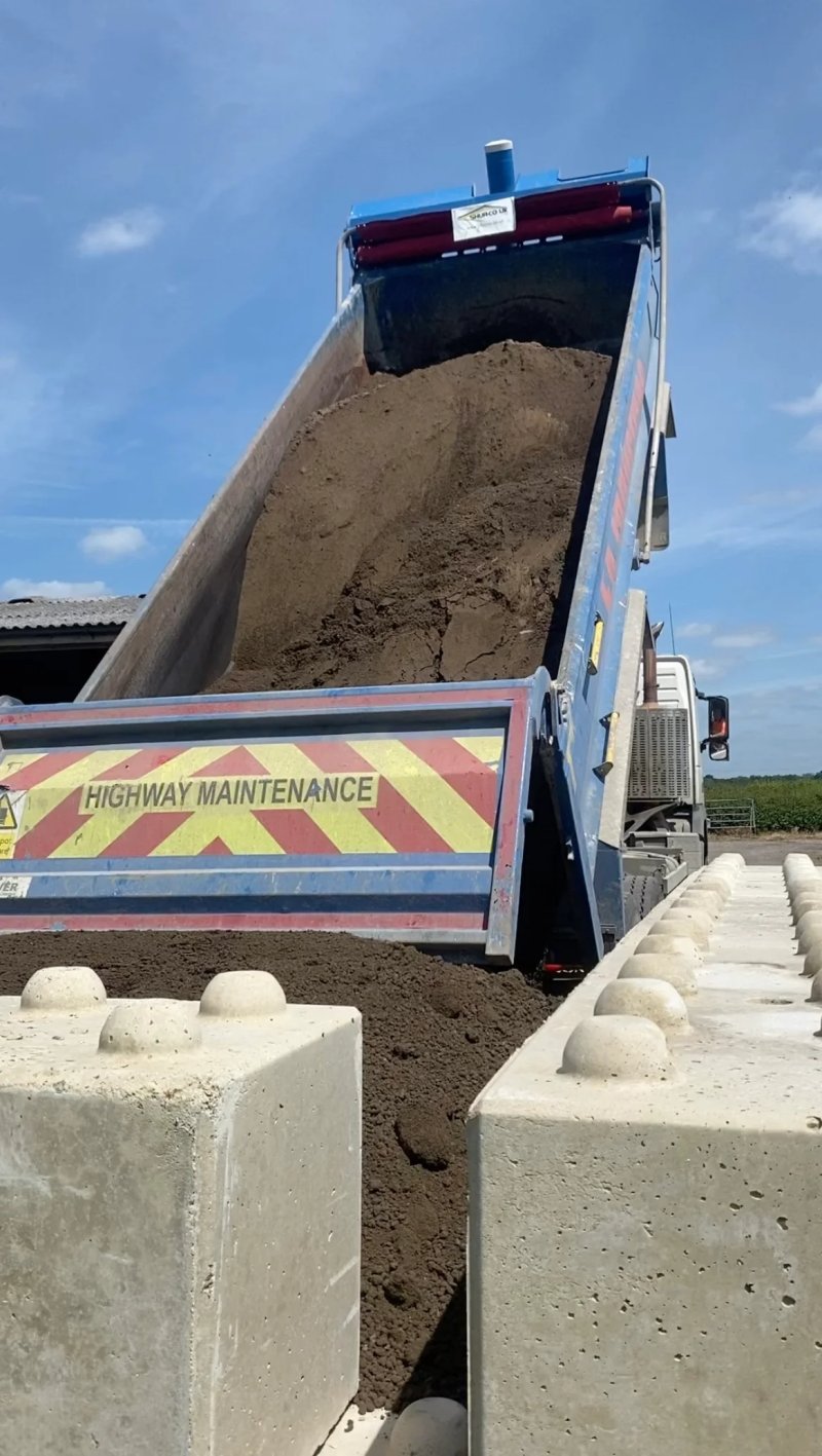 topsoil loose load bulk delivery 3